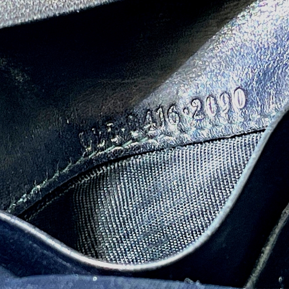 Gucci ®️ Ladies' Sherry Line Trifold Leather Wallet Pre-owned - Picture 3 of 13